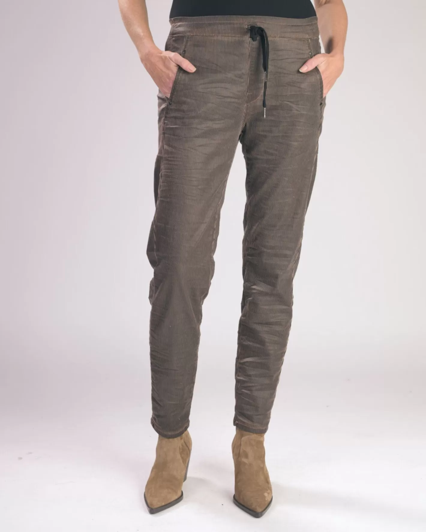 Pinstripe Iconic Stretch Jeans, Brown | Alembika Outlet